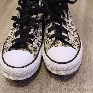 Converse For Juniors Or Kids Leopard Print Canvas Sneakers Size 4 Like New
